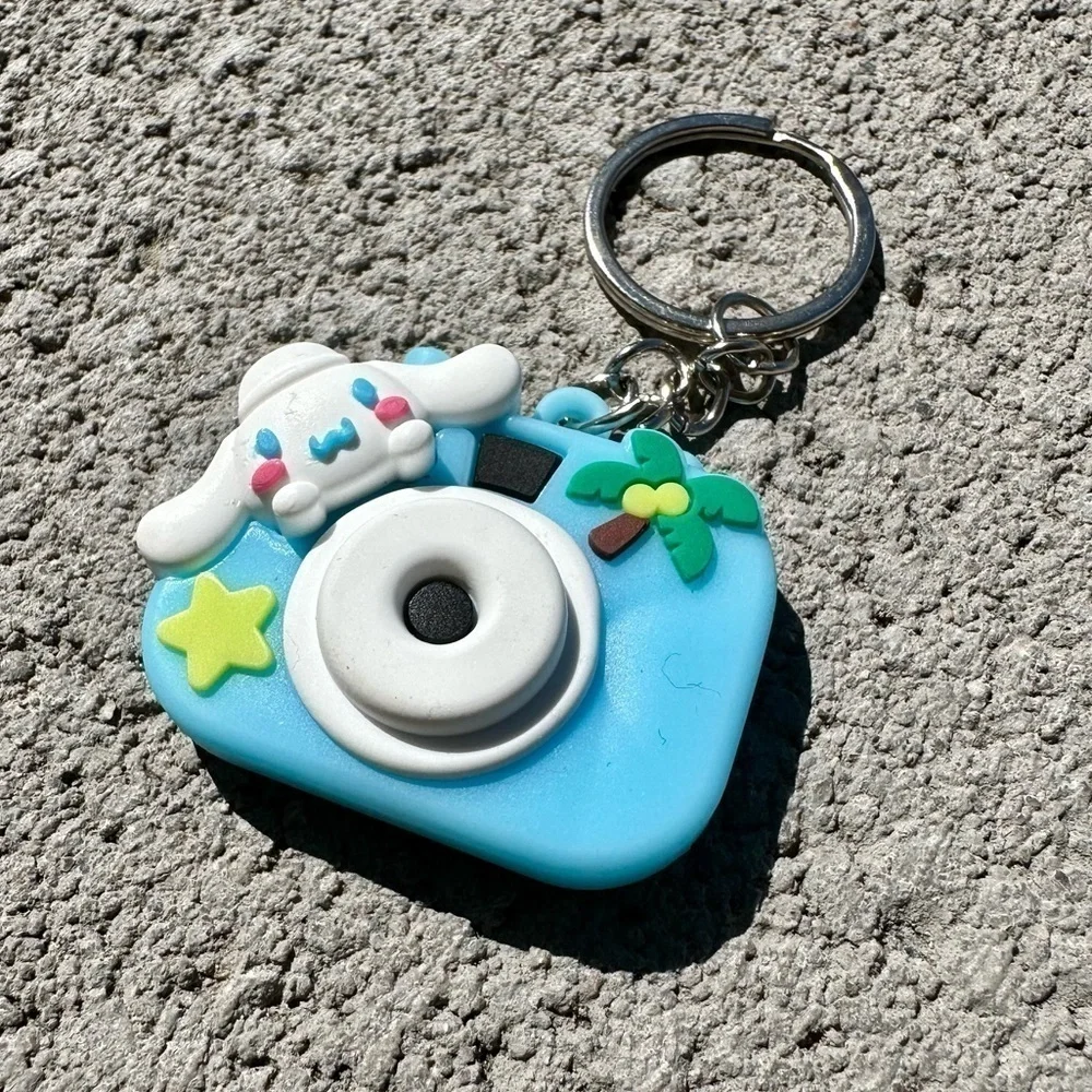 NWOT Cinnamoroll Hello kitty 3D camera keychain